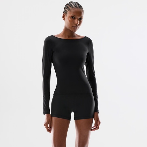 ARITZIA GOLDEN ESSENTIAL BOATNECK LONGSLEEVE - Picture 1 of 11